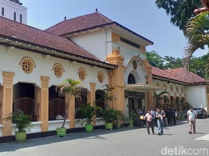 Bos Petshop Surabaya Gugat J&T Rp 3,6 M Atas Dugaan Tukar Isi Paket