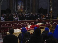 Potret Persemayaman Paus Benediktus XVI, Ribuan Orang Antre