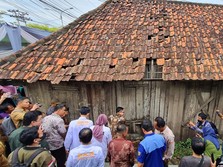 PTBA Bedah Beberapa Rumah Warga Tak Layak Huni di Sumsel