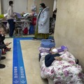 Ramai-Ramai Orang China Lawan Covid dengan Obat Tradisional