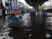 Hujan Deras, Wilayah Kolong Busway Seskoal Terendam Banjir
