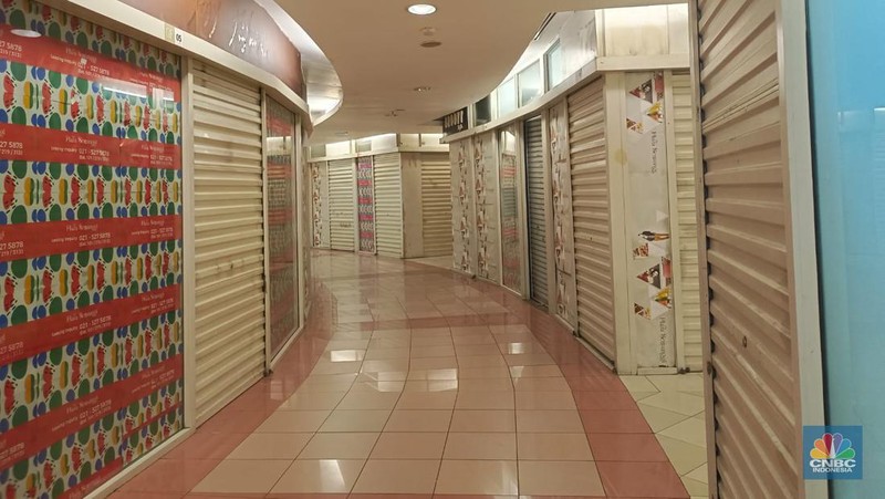Mal yang berada di daerah Karet Semanggi, Jakarta Selatan ini popularitasnya langsung redup semenjak pandemi Covid-19 melanda. (CNBC Indonesia / Martyasari Rizky)