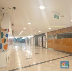 Kasihan, Lokasi Strategis Tapi Mal Ini Seperti Kuburan, Sepi!