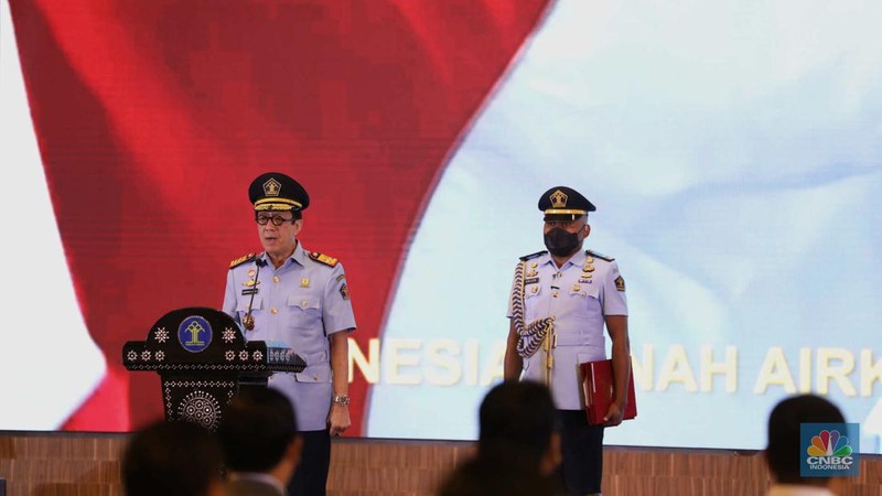 Menteri Hukum dan Hak Asasi Manusia Yasonna Laoly melantik Silmy Karim sebagai Dirjen Imigrasi Kemenkumham di Graha Pengayoman, Kompleks Kemenkumham, Jakarta, Rabu (4/1/2023). (CNBC Indonesia/Tri Susilo)