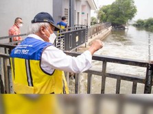 Aksi 'Si Rambut Putih & Wajah Kerut' Tangani Banjir Semarang