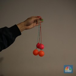 Mainan Viral, Penjualan Latto-latto Melonjak Tajam