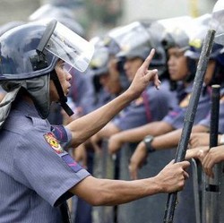 Tetangga RI Perintahkan Semua Petinggi Polisi Resign, Kenapa?