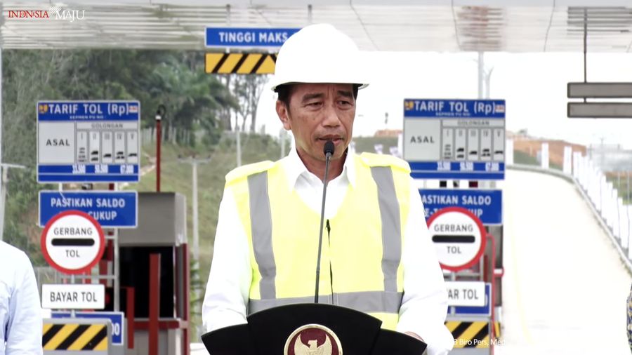 Presiden Joko Widodo melakukan Peresmian Jalan Tol Ruas Pekanbaru - Padang, Seksi Pekanbaru - Bangkinang, 4 Januari 2023. (Tangkapan Layar Youtube Sekretariat Presiden)