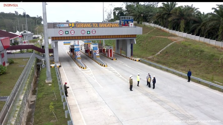 Presiden Joko Widodo melakukan Peresmian Jalan Tol Ruas Pekanbaru - Padang, Seksi Pekanbaru - Bangkinang, 4 Januari 2023. Presiden Joko Widodo melakukan Peresmian Jalan Tol Ruas Pekanbaru - Padang, Seksi Pekanbaru - Bangkinang, 4 Januari 2023. (Tangkapan Layar Youtube Sekretariat Presiden)