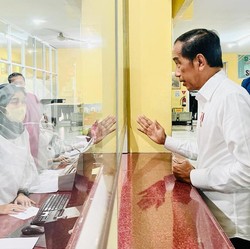 Jokowi Kucurkan Rp759,3 T Lindungi Warga Miskin