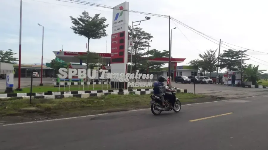 SPBU dijual Lokasi Prembun Jl Kebumen Purworejo. - luas tanah ±6.500 - fasilitas : 1. Musholla 2. Toilet 3. Mini market 4. Pompa angin nitrogen 5. Rest area 6. Cctv 7. Rumah makan 8. Sisa tanah kebun. - Operational Tangki pendam 1. Pertamax 20 KL 2. Pertalite : 30 KL 3. Bio solar : 30 KL 4. Dexlite : 20 KL 5. Pertamax Turbo : 20 kl - Equipment 1. Pompa 1 ( 4 nozzle ) 2. Pompa 2 ( 4. nozzle ) 3. Pompa 3 ( 4. nozzle ). Dalam iklan SPBU ini dijual seharga Rp 30.000.000.000. (Tangkapan Layar iklan Lamudi.co.id/Agency Properti Purworejo)