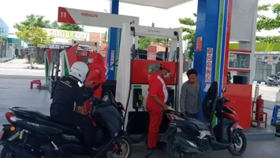 SPBU dijual Lokasi Prembun Jl Kebumen Purworejo. - luas tanah ±6.500 - fasilitas : 1. Musholla 2. Toilet 3. Mini market 4. Pompa angin nitrogen 5. Rest area 6. Cctv 7. Rumah makan 8. Sisa tanah kebun. - Operational Tangki pendam 1. Pertamax 20 KL 2. Pertalite : 30 KL 3. Bio solar : 30 KL 4. Dexlite : 20 KL 5. Pertamax Turbo : 20 kl - Equipment 1. Pompa 1 ( 4 nozzle ) 2. Pompa 2 ( 4. nozzle ) 3. Pompa 3 ( 4. nozzle ). Dalam iklan SPBU ini dijual seharga Rp 30.000.000.000. (Tangkapan Layar iklan Lamudi.co.id/Agency Properti Purworejo)