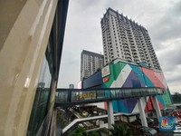 Suasana sepi dan sejumlah kios tutup  di pusat perbelanjaan Poins Square Lebak Bulus, Jakarta Selatan, Rabu, (4/1/2023). (CNBC Indonesia/ Muhammad Sabki)