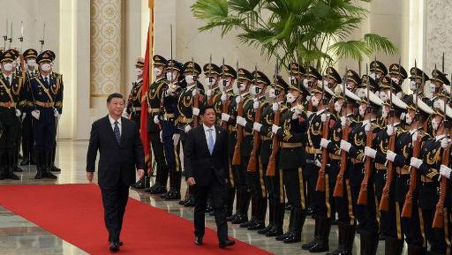 This handout photograph released by the Philippine's Office of the Press Secretary and taken on January 4, 2023 shows China's President Xi Jinping (L) and Philippine President Ferdinand Marcos Jr reviewing an honour guard during a welcome ceremony at the Great Hall of People in Beijing. (Photo by Handout / Philippines's Office of the Press Secretary / AFP) / -----EDITORS NOTE --- RESTRICTED TO EDITORIAL USE - MANDATORY CREDIT 