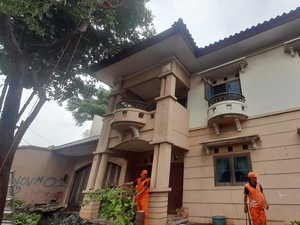 Kesal karena Pohon Tetangga Masuk Pekarangan? Islam Punya Aturannya