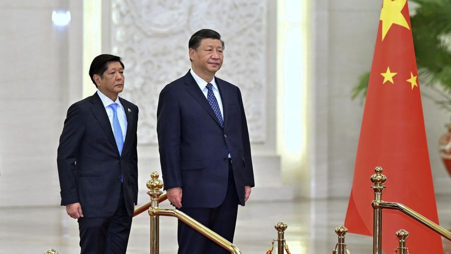 Presiden Filipina Ferdinand Marcos Jr. mendorong hubungan ekonomi yang lebih erat dalam kunjungan ke China yang berupaya menghindari sengketa teritorial di Laut China Selatan.
