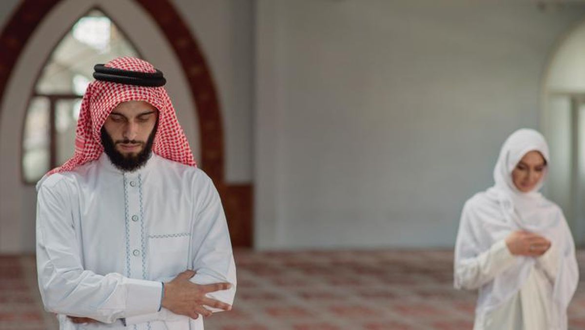 Hukum Membaca Surah Pendek Setelah Al-Fatihah dalam Salat