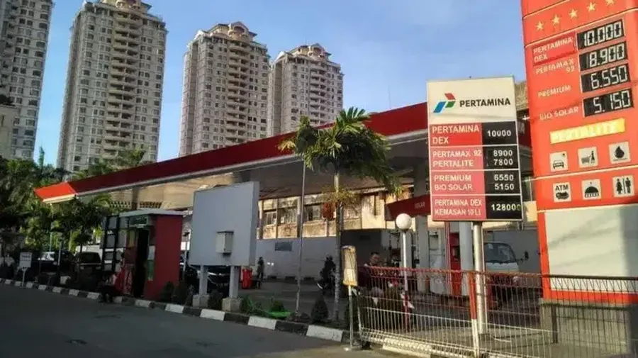 SPBU Dijual di Pangeran Jayakarta Jakarta Pusat. 
Spesifikasi : = Luas Tanah 2,801 meter Sertifikat Tanah HGB sampai tahun 2031 Mulai Operasi 1996 Terakhir renovasi tahun 2012 Omset Per hari Bagus Perjanjian dengan Pertamina sampai tahun 2029 Pasti Pas Sudah memakai Sistem Komputerisasi antara stok dan penjualan Tangki Pendam : 1. Premium 1 30KL 2. Bio Solar 1 30KL 3. Pertamax 1 30KL 4. Pertalite 1 20KL 5. Pertamina Dex 1 20KL Dispenser : 1. Premium ada 2 2 nozzle 2. Bio Solar ada 1 4 nozzle 3. Pertamax ada 1 4 nozzle 4. Pertalite ada 2 6 nozzle 5. Pertamina Dex 1 1 nozzle (Tangkapan layar iklan olx.co.id/Rocky Alfian)