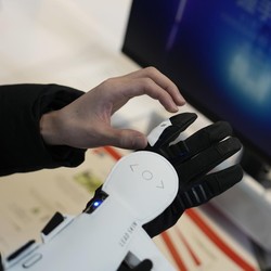 Bukan Cuma Buruh, Konsultan Bisnis Bisa Musnah Diganti Robot