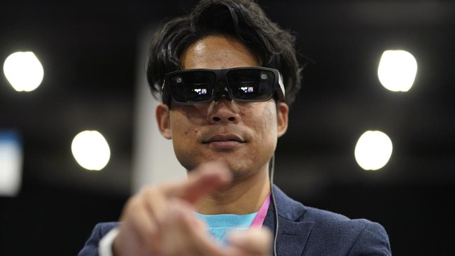 Sumitronomics 4.0: Augmentasi atau Otomatisasi?