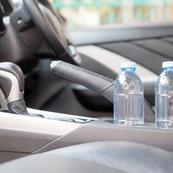 Warga Malaysia Panic Buying Air, Emiten Air Mineral Gimana?
