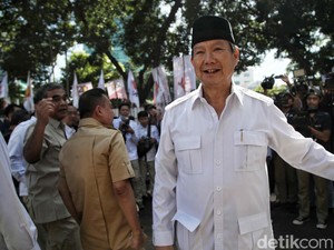 TKN Pastikan Dana Program Makan Siang-Susu Gratis Bukan dari Bansos