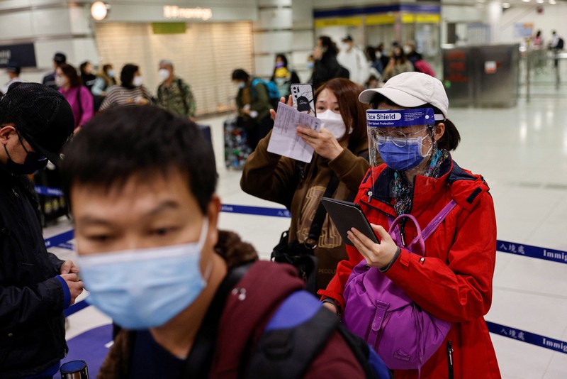 Travellers arrive at Hong Kong's Lok Ma Chau border checkpoint on the first day China reopens the border amid the coronavirus disease (COVID-19) pandemic in Hong Kong, China, January 8, 2023. REUTERS/Tyrone Siu