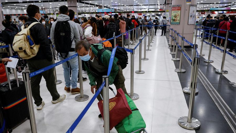 Travellers arrive at Hong Kong's Lok Ma Chau border checkpoint on the first day China reopens the border amid the coronavirus disease (COVID-19) pandemic in Hong Kong, China, January 8, 2023. REUTERS/Tyrone Siu