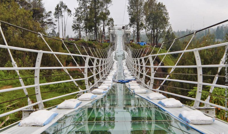 Jembatan Kaca Seruni Poin (Dok Kementerian PUPR) Jembatan Kaca Seruni Poin (Dok Kementerian PUPR)
