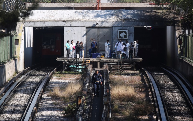 MEXICO-ACCIDENT/METRO Rescue personnel work near the area where two subway trains collide head-on at a subway station, in Mexico City, Mexico, January 7, 2023. REUTERS/Quetzalli Nicte-Ha