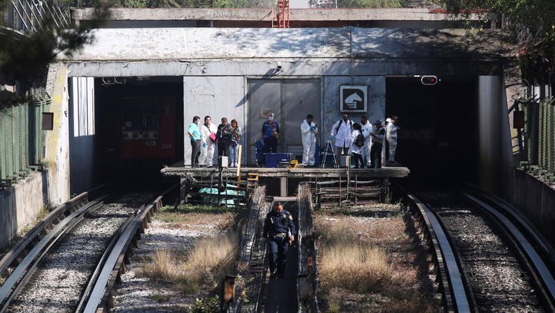 Rescue personnel work near the area where two subway trains collide head-on at a subway station, in Mexico City, Mexico, January 7, 2023. REUTERS/Quetzalli Nicte-Ha