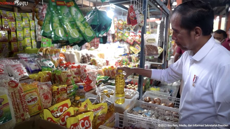 Presiden Jokowi Tinjau Aktivitas Perdagangan di Pasar Sentul, Yogyakarta, 8 Januari 2023. (Tangkapan Layar Youtube)