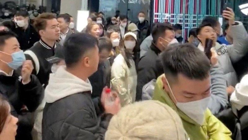 People protest at a Tesla showroom in Chengdu, Sichuan, China, released January 6, 2023 in this picture obtained by Reuters from social media. THIS IMAGE HAS BEEN SUPPLIED BY A THIRD PARTY. NO RESALES. NO ARCHIVES.