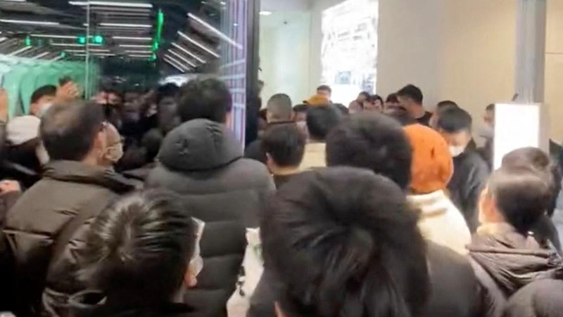 People protest at a Tesla showroom in Chengdu, Sichuan, China, released January 6, 2023 in this picture obtained by Reuters from social media. THIS IMAGE HAS BEEN SUPPLIED BY A THIRD PARTY. NO RESALES. NO ARCHIVES.