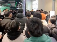 Gerakan Boikot Tesla Meluas, Showroom Digeruduk di Mana-mana