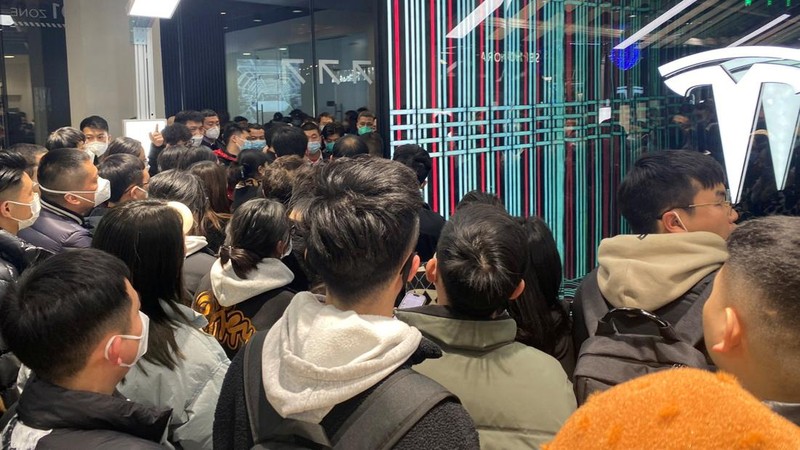 People protest at a Tesla showroom in Chengdu, Sichuan, China, released January 6, 2023 in this picture obtained by Reuters from social media. THIS IMAGE HAS BEEN SUPPLIED BY A THIRD PARTY. NO RESALES. NO ARCHIVES.