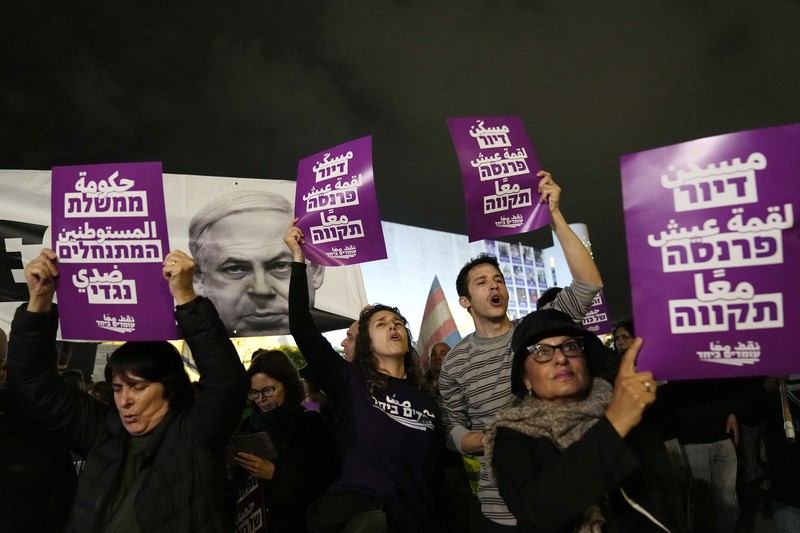Aksi unjuk rasa menolak pemerintahan Perdana Menteri Israel Benjamin Netanyah. (REUTERS/AMIR COHEN) Aksi unjuk rasa menolak pemerintahan Perdana Menteri Israel Benjamin Netanyah. (REUTERS/AMIR COHEN)