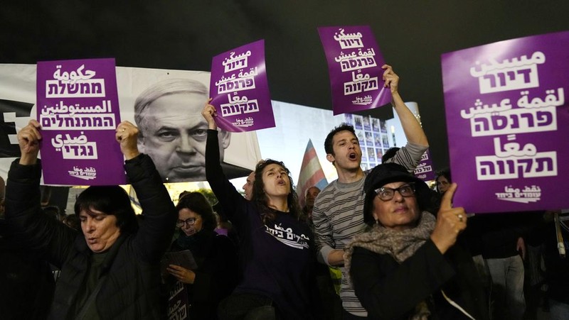 Aksi unjuk rasa menolak pemerintahan Perdana Menteri Israel Benjamin Netanyah. (REUTERS/AMIR COHEN)