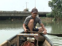 Cerita Tajudin Pencari Cacing Sutera Berjuang Demi Keluarga