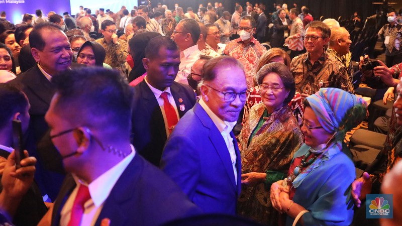 CT Corps Leadership Forum Bersama Perdana Menteri Malaysia YAB Dato' Seri Anwar Ibrahim, di Menara Bank Mega, Jakarta, Senin, 9/1/2023. (CNBC Indonesia/ Muhammad Sabki) CT Corps Leadership Forum Bersama Perdana Menteri Malaysia YAB Dato' Seri Anwar Ibrahim, di Menara Bank Mega, Jakarta, Senin, 9/1/2023. (CNBC Indonesia/ Muhammad Sabki)