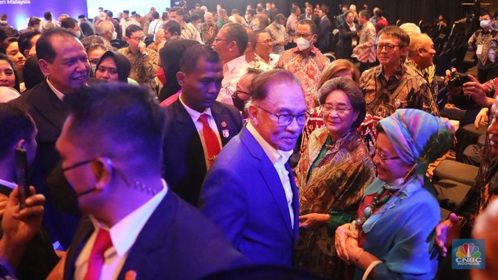 CT Corps Leadership Forum Bersama Perdana Menteri Malaysia YAB Dato' Seri Anwar Ibrahim, di Menara Bank Mega, Jakarta, Senin, 9/1/2023. (CNBC Indonesia/ Muhammad Sabki) CT Corps Leadership Forum Bersama Perdana Menteri Malaysia YAB Dato' Seri Anwar Ibrahim, di Menara Bank Mega, Jakarta, Senin, 9/1/2023. (CNBC Indonesia/ Muhammad Sabki)