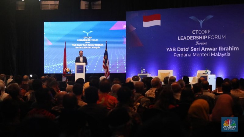 CT Corps Leadership Forum Bersama Perdana Menteri Malaysia YAB Dato' Seri Anwar Ibrahim, di Menara Bank Mega, Jakarta, Senin, 9/1/2023. (CNBC Indonesia/ Muhammad Sabki)