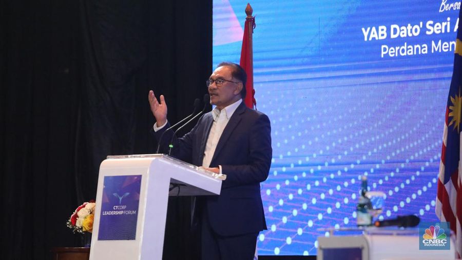 CT Corps Leadership Forum Bersama Perdana Menteri Malaysia YAB Dato' Seri Anwar Ibrahim, di Menara Bank Mega, Jakarta, Senin, 9/1/2023. (CNBC Indonesia/ Muhammad Sabki)