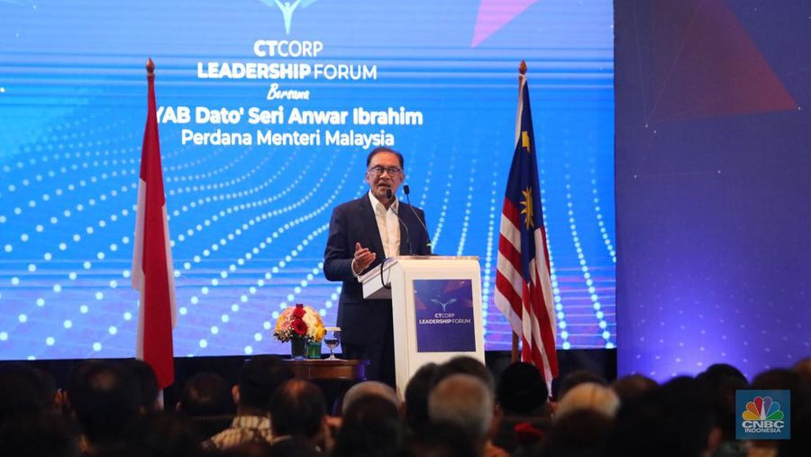 CT Corps Leadership Forum Bersama Perdana Menteri Malaysia YAB Dato' Seri Anwar Ibrahim, di Menara Bank Mega, Jakarta, Senin, 9/1/2023. (CNBC Indonesia/ Muhammad Sabki)