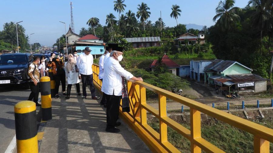 Pembangunan Jembatan Sungai Dareh dan Jembatan Pulai yang juga diresmikan oleh Menteri PUPR Basuki Hadimuljono bersama Bupati Kabupaten Dharmasraya Sutan Riska Tuanku Kerajaan pada kegiatan Peresmian Masjid Agung Dharmasraya sekaligus sebagai rangkaian peringatan HUT ke-19 tahun Kabupaten Dharmasraya, Jumat (6/1). (Dok: PUPR)