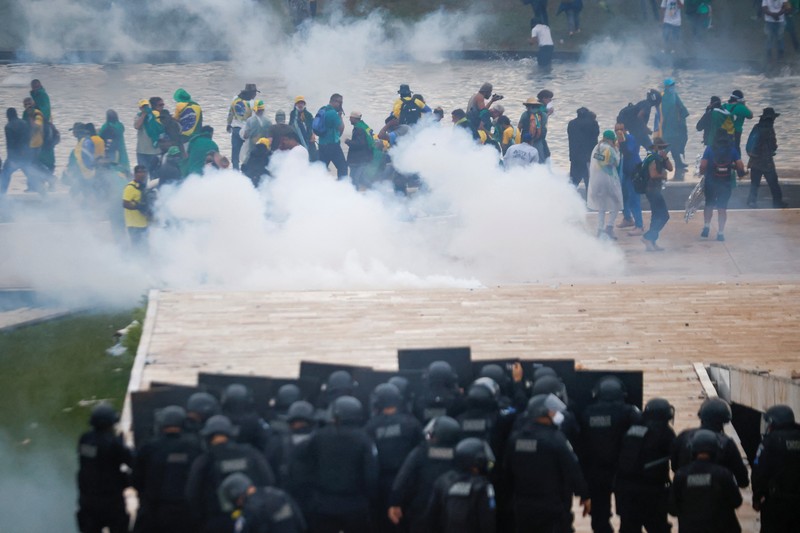 Ribuan warga pendukung mantan Presiden Brasil Jair Bolsonaro menyerang gedung kongres, Mahkamah Agung dan Istana Presiden Brasil. (REUTERS/UESLEI MARCELINO) Ribuan warga pendukung mantan Presiden Brasil Jair Bolsonaro menyerang gedung kongres, Mahkamah Agung dan Istana Presiden Brasil. (REUTERS/UESLEI MARCELINO)