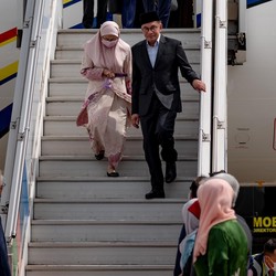 Anwar Ibrahim Tiba di RI, Siap Bahas IKN dengan Jokowi