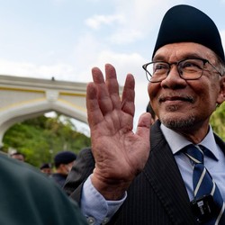 Anwar Ibrahim: Pemimpin Rendah Hati yang Ditempa Keterasingan