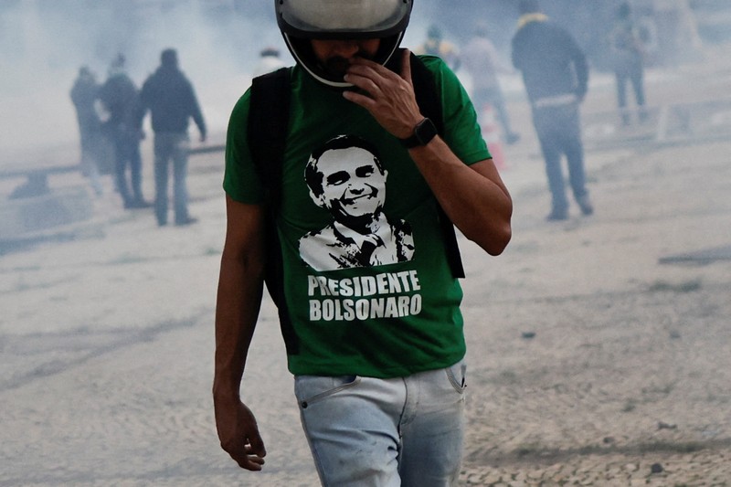 Ribuan warga pendukung mantan Presiden Brasil Jair Bolsonaro menyerang gedung kongres, Mahkamah Agung dan Istana Presiden Brasil. (REUTERS/UESLEI MARCELINO) Ribuan warga pendukung mantan Presiden Brasil Jair Bolsonaro menyerang gedung kongres, Mahkamah Agung dan Istana Presiden Brasil. (REUTERS/UESLEI MARCELINO)
