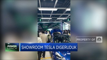 Video: Showroom Tesla di China Digeruduk Karena Ini
